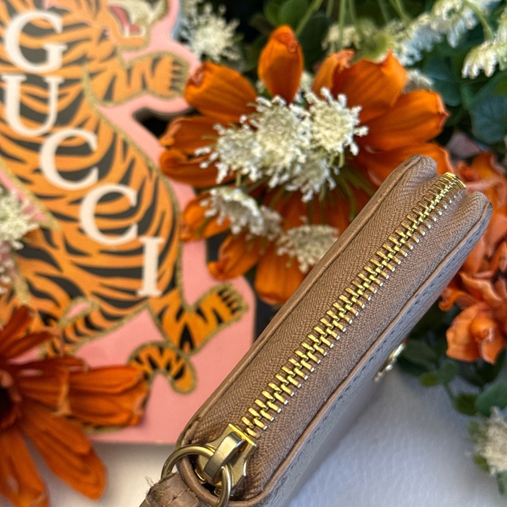 Gucci Leather Zip Around Wallet. - Picture 9 of 14